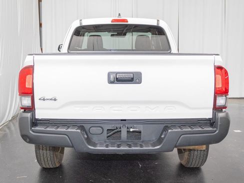 Used 2022 Toyota Tacoma SR AWD/4WD image 3