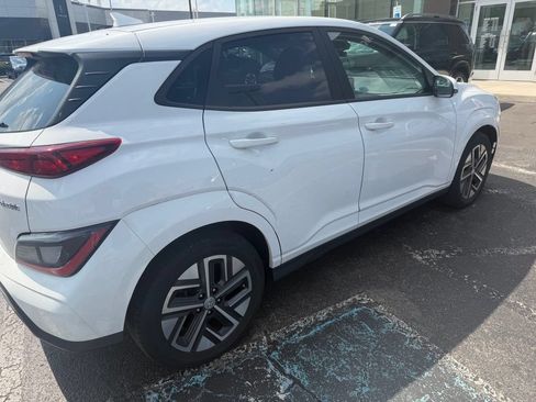 Used 2022 Hyundai Kona SEL w/ Convenience Package FWD image 4