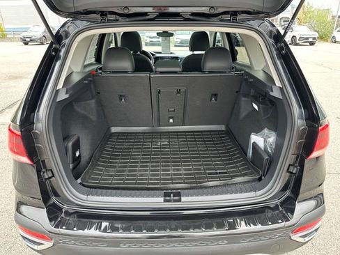 Certified 2024 Volkswagen Taos SE w/ Panoramic Sunroof Package AWD/4WD image 35