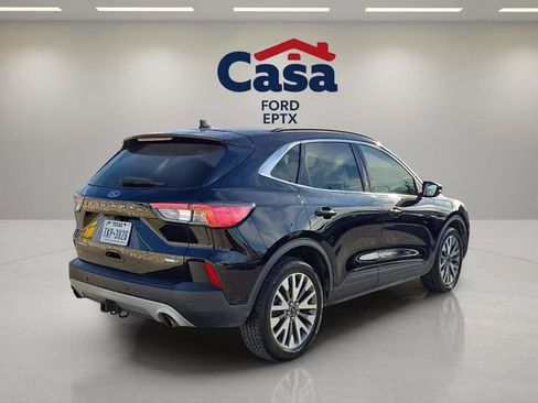 Used 2020 Ford Escape Titanium image 3