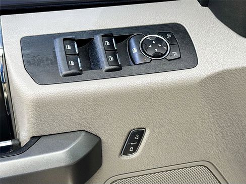 Used 2016 Ford F150 XLT w/ Equipment Group 302A Luxury image 15