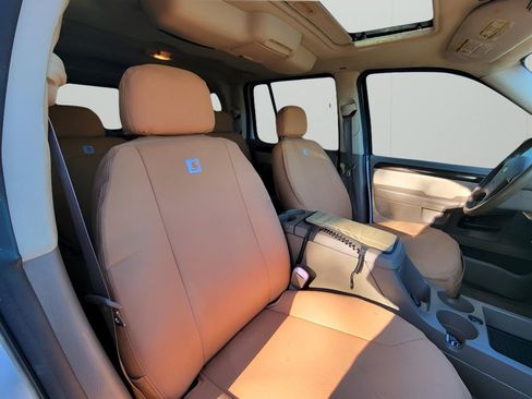 Used 2005 Ford Explorer Eddie Bauer image 32