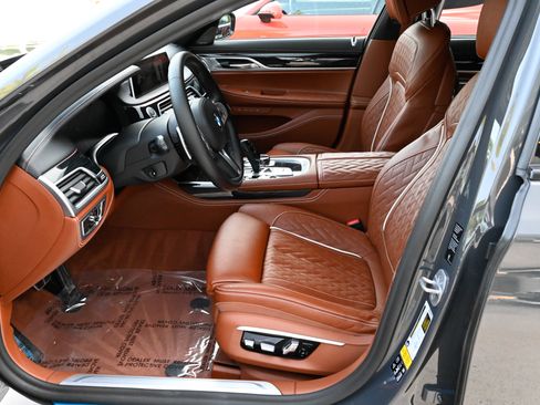 Used 2021 BMW 750i xDrive w/ Luxury Rear Seating Package AWD/4WD image 17