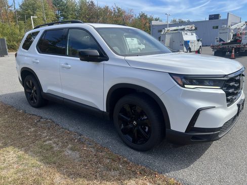 Used 2025 Honda Pilot Black Edition image 3