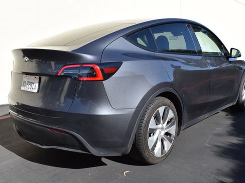 Used 2023 Tesla Model Y 2WD image 5