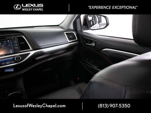 Used 2018 Toyota Highlander Limited AWD/4WD image 16