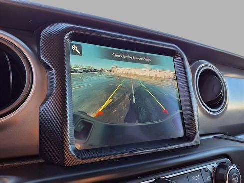 Used 2022 Jeep Gladiator Willys image 6