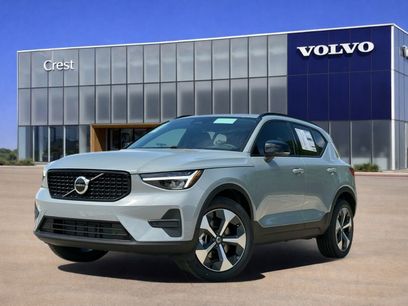 New 2026 Volvo XC40 B5 Core w/ Climate Package