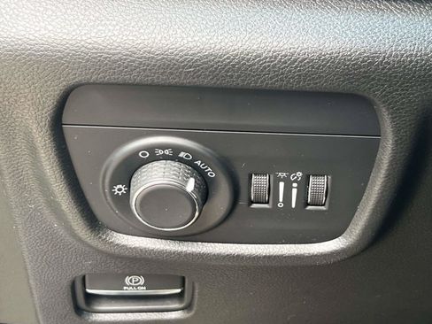 Used 2022 Jeep Grand Cherokee Altitude AWD/4WD image 21