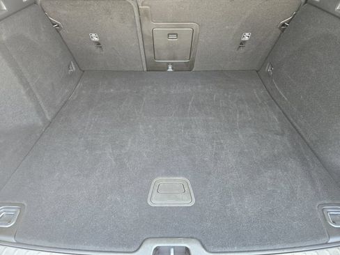 Used 2025 Volvo V60 B5 Cross Country Plus AWD/4WD image 32