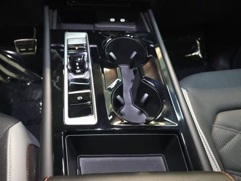 Used 2024 Volkswagen Atlas Peak Edition SE image 23