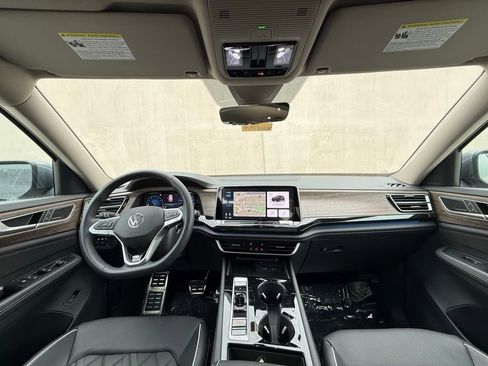 Certified 2025 Volkswagen Atlas SEL Premium R-Line image 5