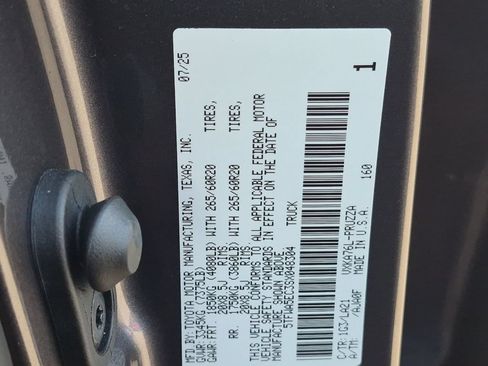 Used 2025 Toyota Tundra Platinum AWD/4WD image 31