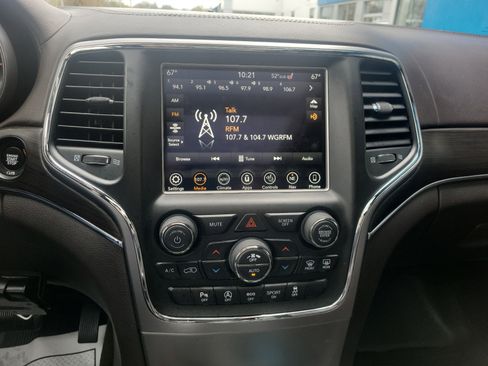 Used 2018 Jeep Grand Cherokee Overland AWD/4WD image 7