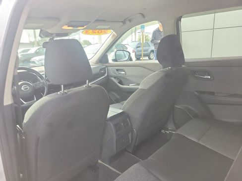 Used 2023 Nissan Rogue SV image 10