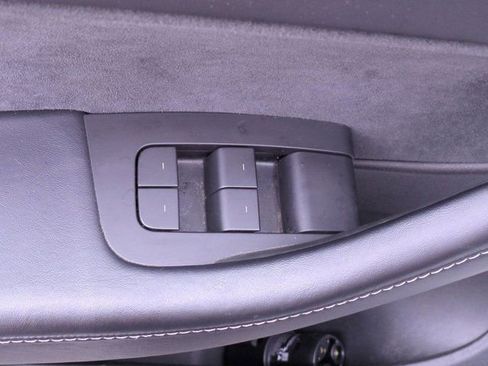 Used 2022 Tesla Model Y Long Range image 16