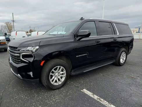 Used 2023 Chevrolet Suburban LT image 4
