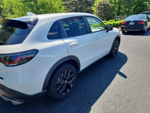 Used 2023 Honda HR-V Sport image 11