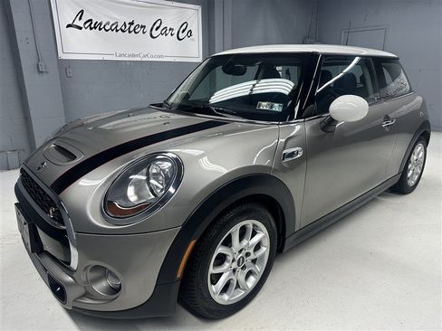 Used 2018 MINI Cooper S FWD image 1