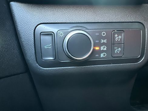 Used 2022 Ford Escape SE w/ SE Sport Appearance Package image 25