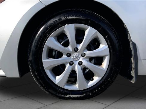 Used 2024 Toyota Corolla LE FWD image 11