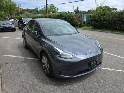 Used 2023 Tesla Model Y Long Range AWD/4WD image 2