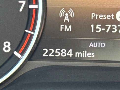 Used 2025 Nissan Rogue SV image 40