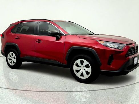 Used 2020 Toyota RAV4 LE FWD image 3
