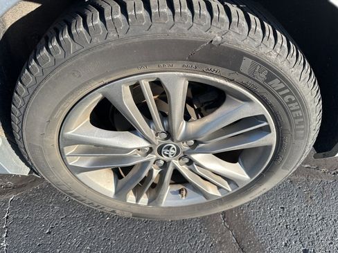 Used 2017 Toyota Camry SE image 12