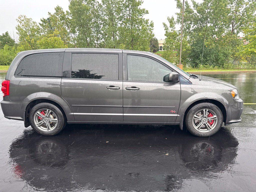 Used 2016 Dodge Grand Caravan R/T w/ Driver Convenience Group FWD image 2