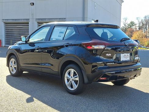 New 2025 Nissan Kicks Play S image 4