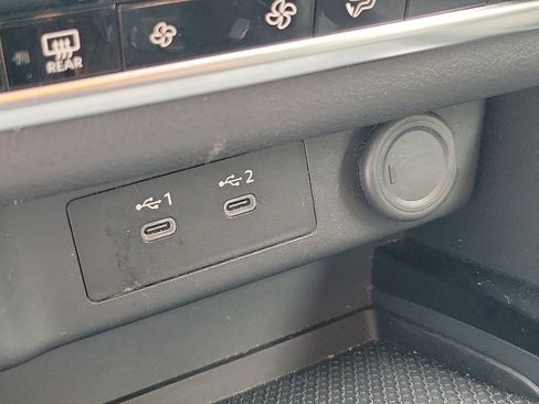 Used 2025 Nissan Rogue SV FWD image 28