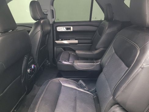 Used 2022 Ford Explorer Limited w/ Limited Technology Package RWD image 18