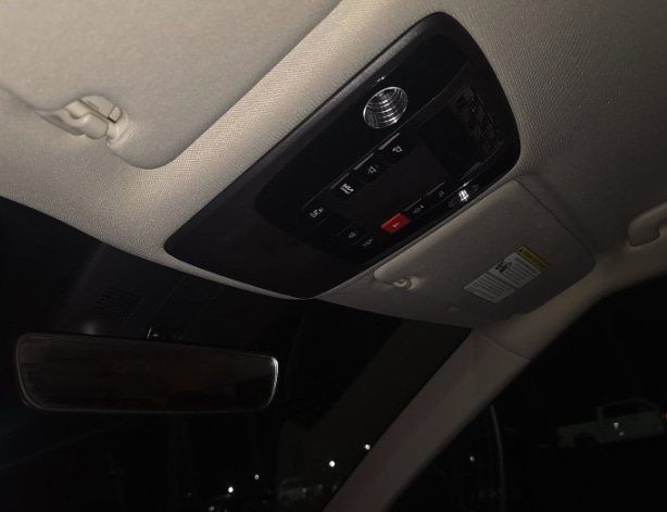 Used 2025 Kia Carnival FWD image 16