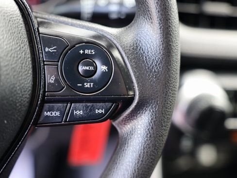 Used 2019 Toyota RAV4 LE image 17