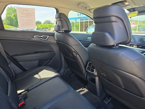 Used 2025 Kia Sportage EX FWD image 16