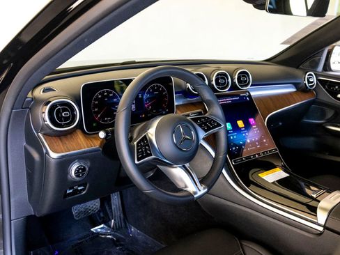 Used 2025 Mercedes-Benz C 300 Sedan image 16