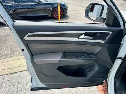 Certified 2023 Volkswagen Atlas SE w/ Panoramic Sunroof Package AWD/4WD image 10