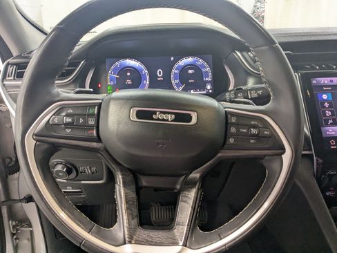Used 2023 Jeep Grand Cherokee Limited AWD/4WD image 13