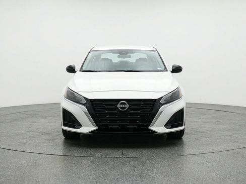 Used 2025 Nissan Altima 2.5 SV FWD image 2