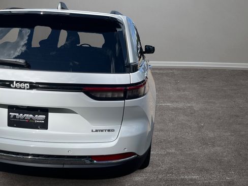 New 2025 Jeep Grand Cherokee Limited image 39