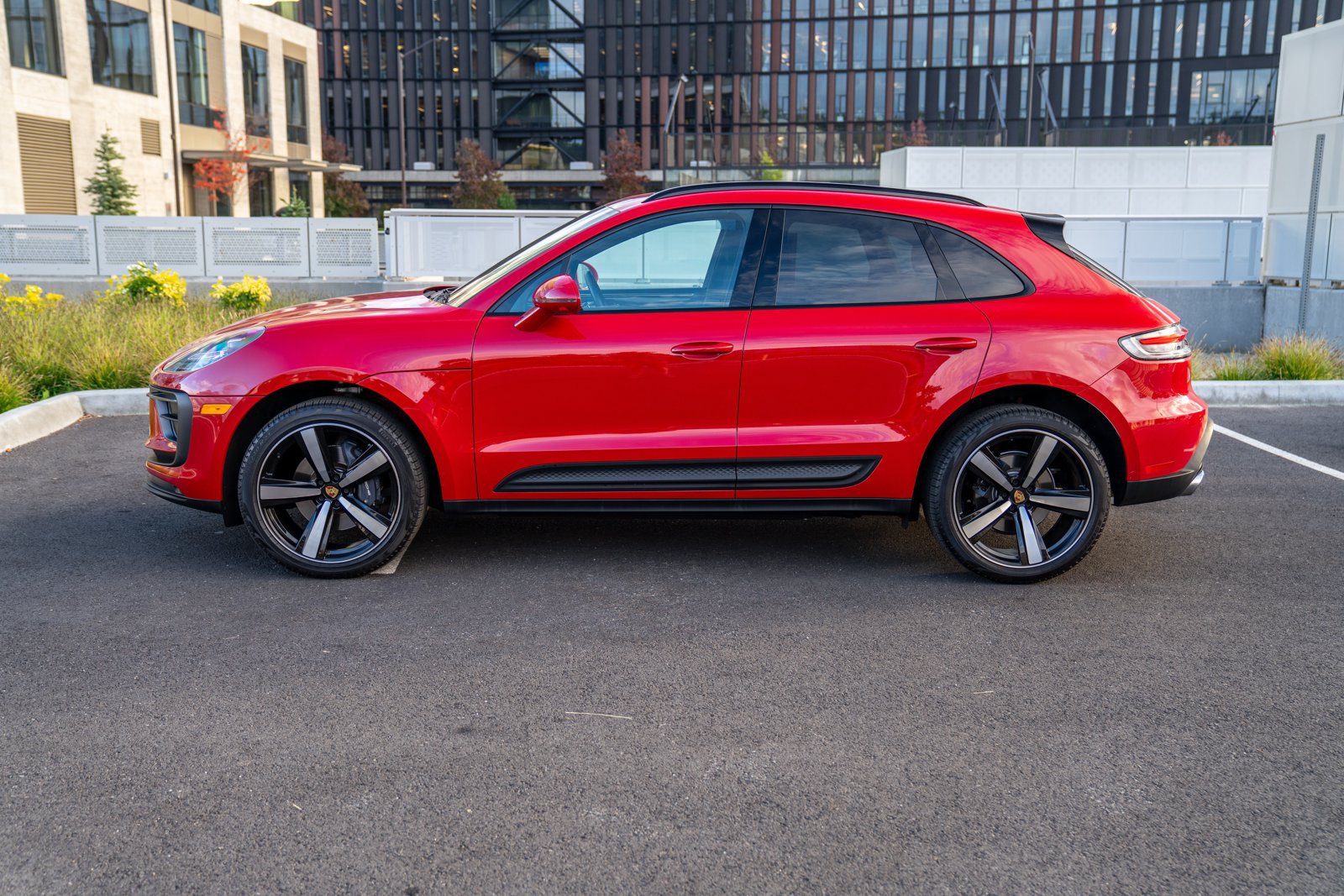 Certified 2026 Porsche Macan AWD/4WD image 2