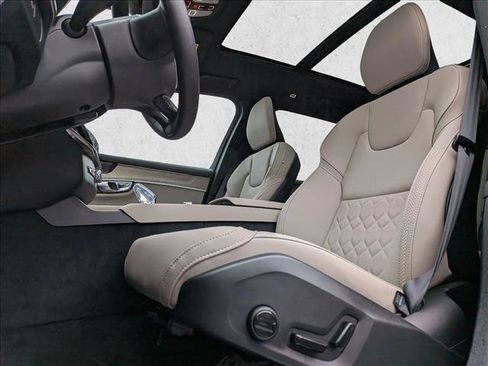 Used 2026 Volvo XC90 B6 Plus w/ Protection Package Premier AWD/4WD image 4