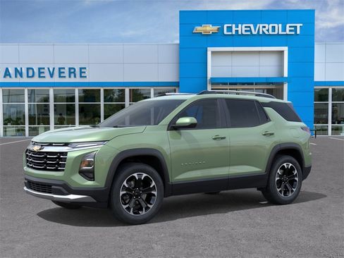 New 2026 Chevrolet Equinox LT image 2