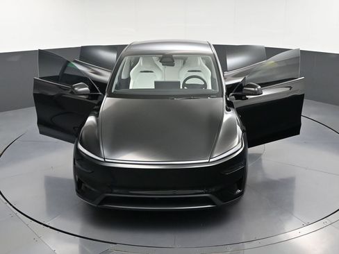 Used 2026 Tesla Model Y Performance AWD/4WD image 32