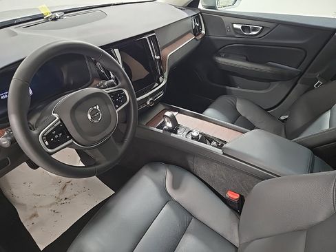Used 2025 Volvo V60 B5 Cross Country Plus image 18