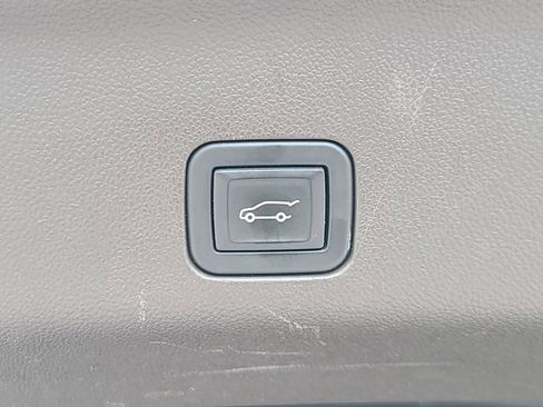 Used 2024 Chevrolet Suburban LT image 12