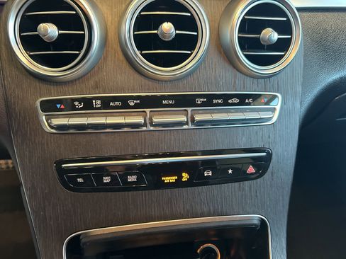 Used 2021 Mercedes-Benz GLC 300 4MATIC Coupe image 23