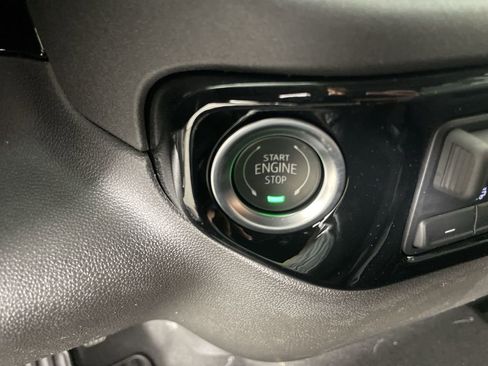 Used 2025 GMC Sierra 1500 SLE image 17