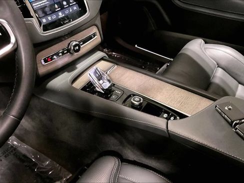 Certified 2024 Volvo XC90 T8 Ultimate AWD/4WD image 18